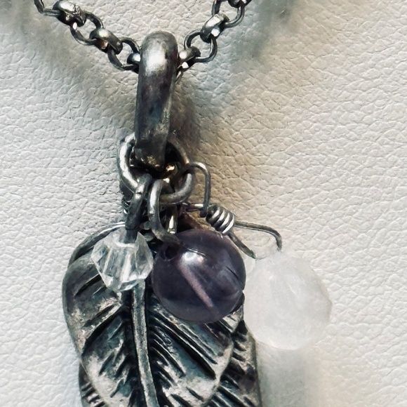 Silver Tone Double Feather Pendant w/Beads, Clear Quartz, Fluorite & Glass EUC - Picture 4 of 15